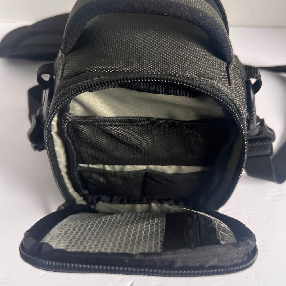 Case Logic Compact Camera Case - Picture 5 of 11